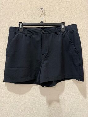 Ladies Under Armour black shorts size 16 - Like New